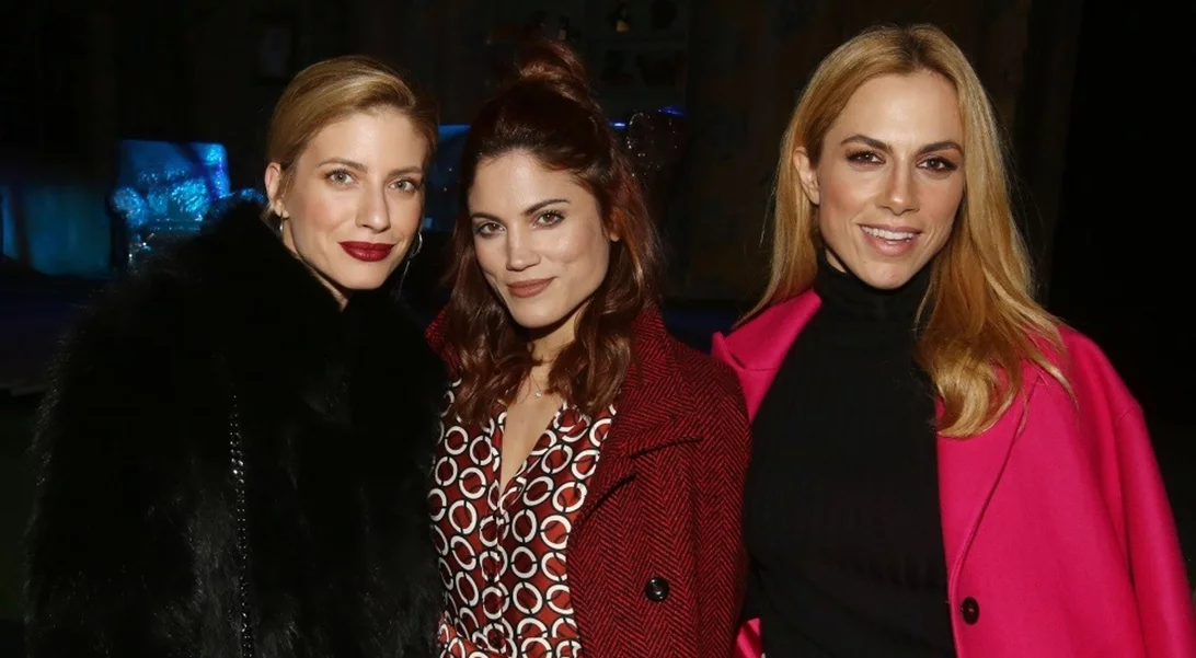 Σχολιάζουμε τα beauty looks των Ελληνίδων celebs στη Βερβερίτσα | Το κραγιόν που είδαμε σε όλες και τα λάθη