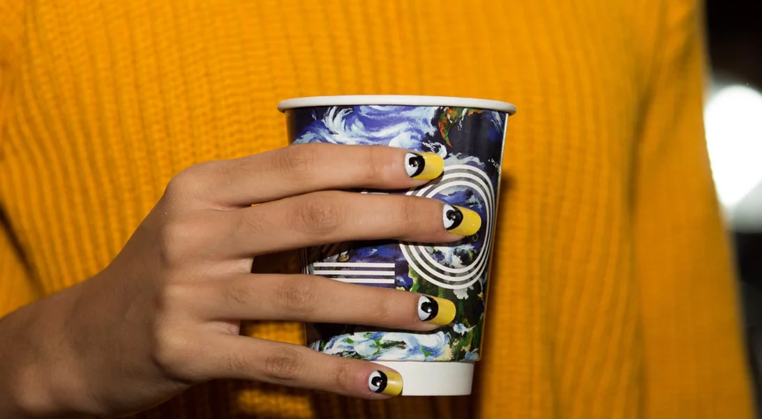 Πώς θα κάνεις το iconic μανικιούρ με μάτια που είδαμε στην Εβδομάδα Μόδας του Παρισιού