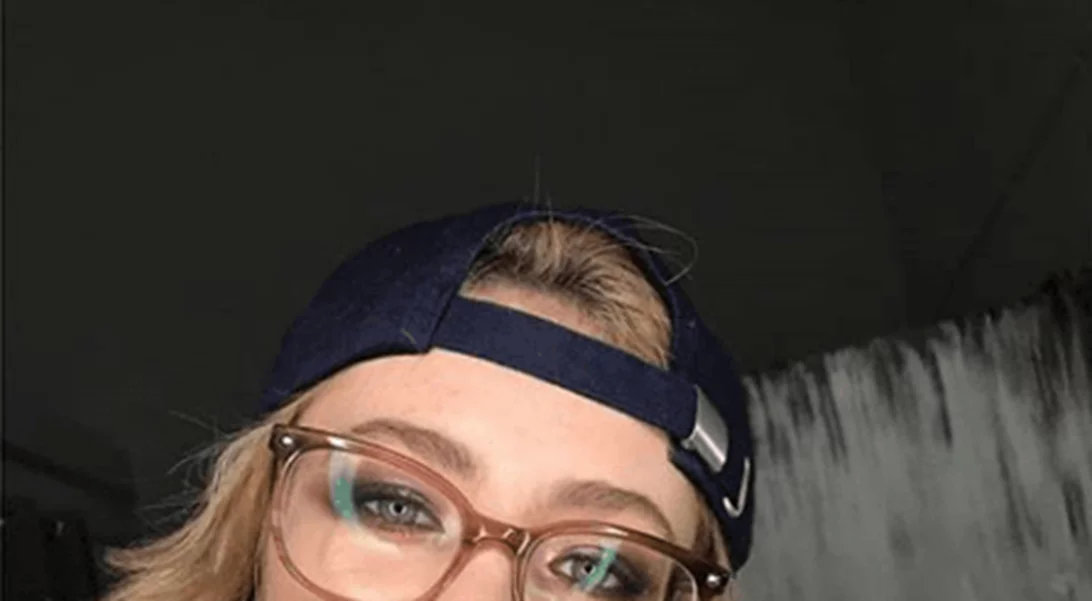 Ειρήνη Ερμίδου | Έκοψε κι έβαψε τα μαλλιά της ροζ