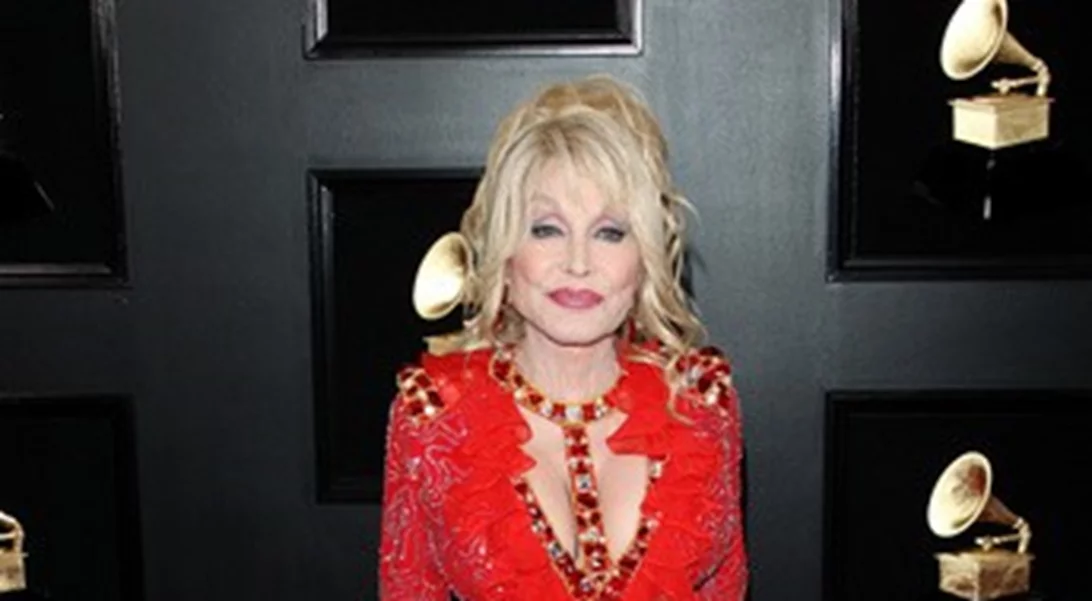 Η Dolly Parton δωρίζει $1.000.000 για να βοηθήσει στη χρηματοδότηση ενός εμβολίου κατά του Covid-19