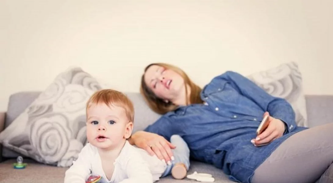 Η στέρηση του ύπνου λόγω του μωρού για τους νέους γονείς μπορεί να φθάσει τα 6 χρόνια