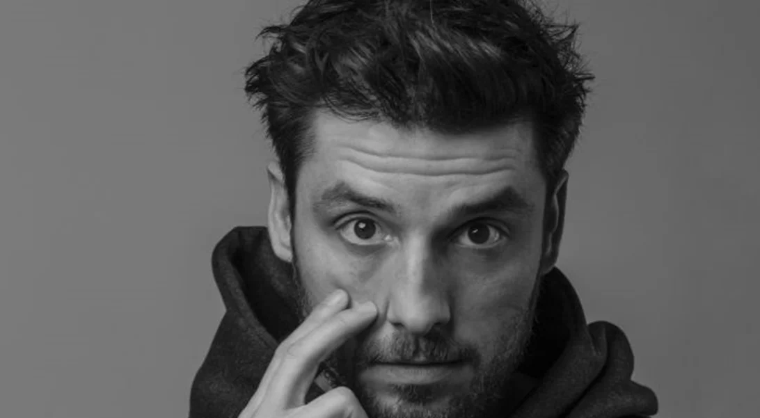 Σπύρος Χατζηαγγελάκης | Ο sexy πρωταγωνιστής της «Μουρμούρας» είναι και φωτογράφος