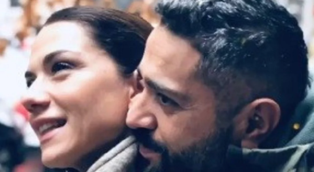 Βάσω Λασκαράκη & Λευτέρης Σουλτάτος | Πέρασαν την Τσικνοπέμπτη με φίλους στο νέο τους σπίτι