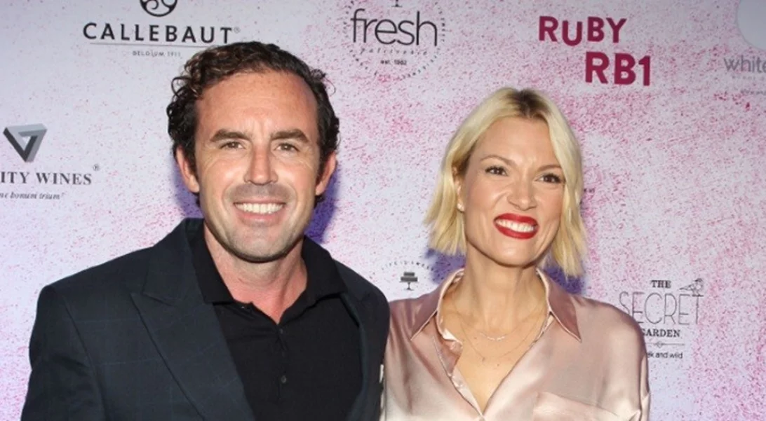 Βίκυ Καγιά | Με τον σύζυγό της, φορώντας stylish μαγιό, στην τοποθεσία Βουλιαγμένη