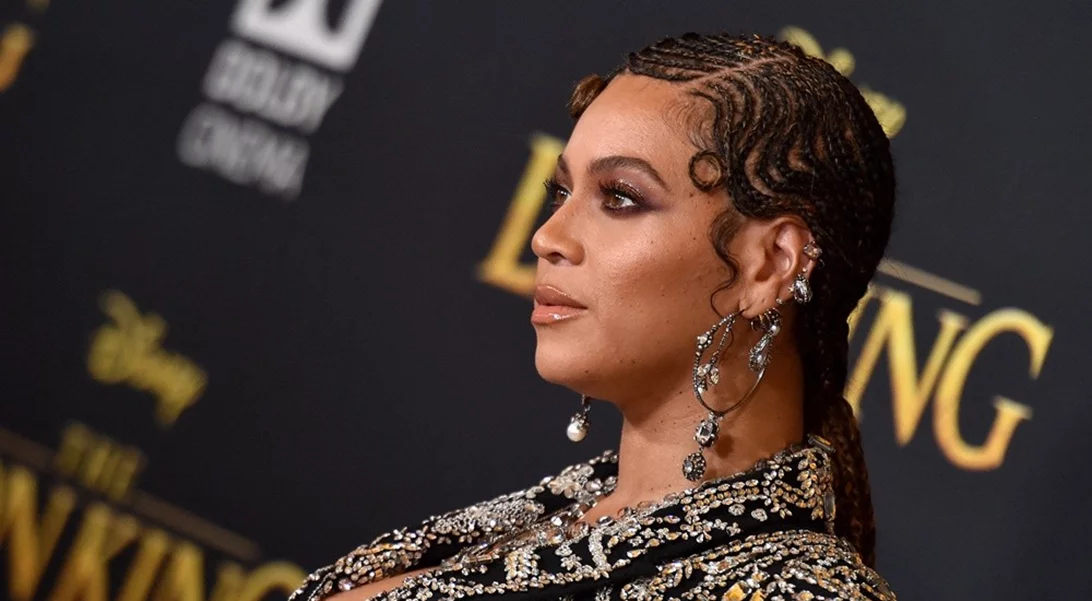 Η Beyonce έχει αδυναμία στο συγκεκριμένο χρώμα και μας το αποδεικνύει