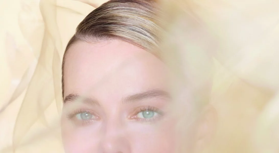 H Margot Robbie είναι το πρόσωπο του νέου αρώματος Gabrielle Chanel Essence