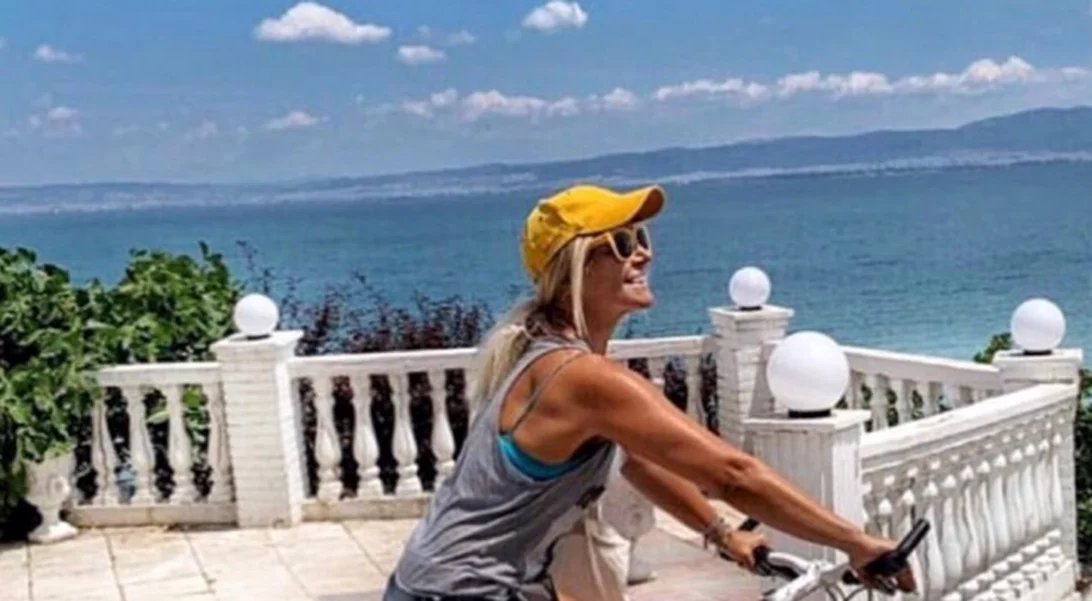 Μαρία Ανδρούτσου | Πάθαμε πλάκα με τους κοιλιακούς της! Το απίστευτο σώμα της με μαγιό