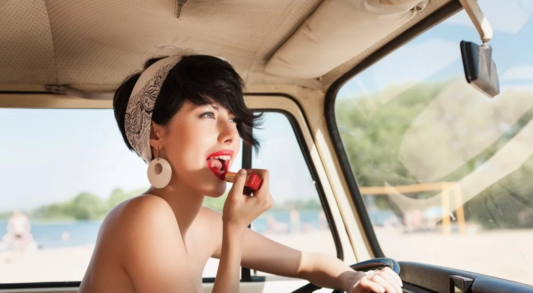 Παγκόσμια Ημέρα Κραγιόν | Αυτά πρέπει να έχεις μαζί σου αυτό το καλοκαίρι