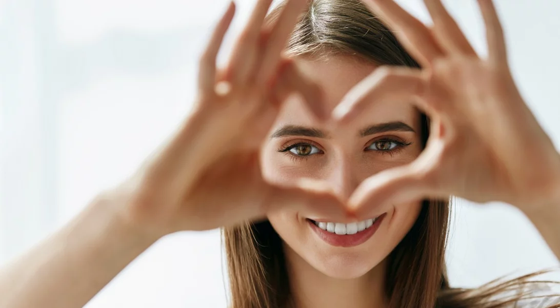 Μπορεί να βελτιωθεί η ακμή με φωτοθεραπεία και χωρίς φάρμακα;