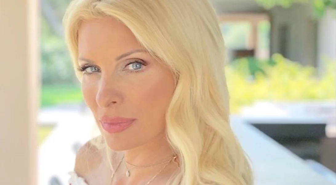 Ελένη Μενεγάκη | Στέλνει την πιο καλοκαιρινή καλημέρα φορώντας το μαγιό της!