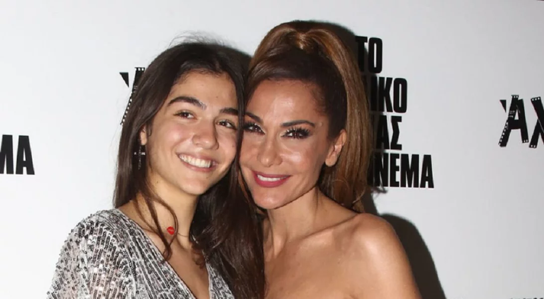 Η Μελίνα Νικολαΐδη ανακύκλωσε και δεύτερο ρούχο της μαμάς της | Δες την 15χρονη με το φόρεμα του 2000!