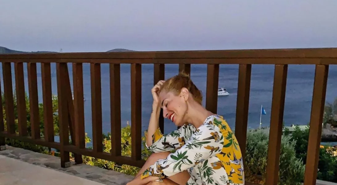 Μαρία Ηλιάκη | Δες την φωτογραφία που την έβγαλε ο Στέλιος Μανουσάκης μόνο με το σεντόνι