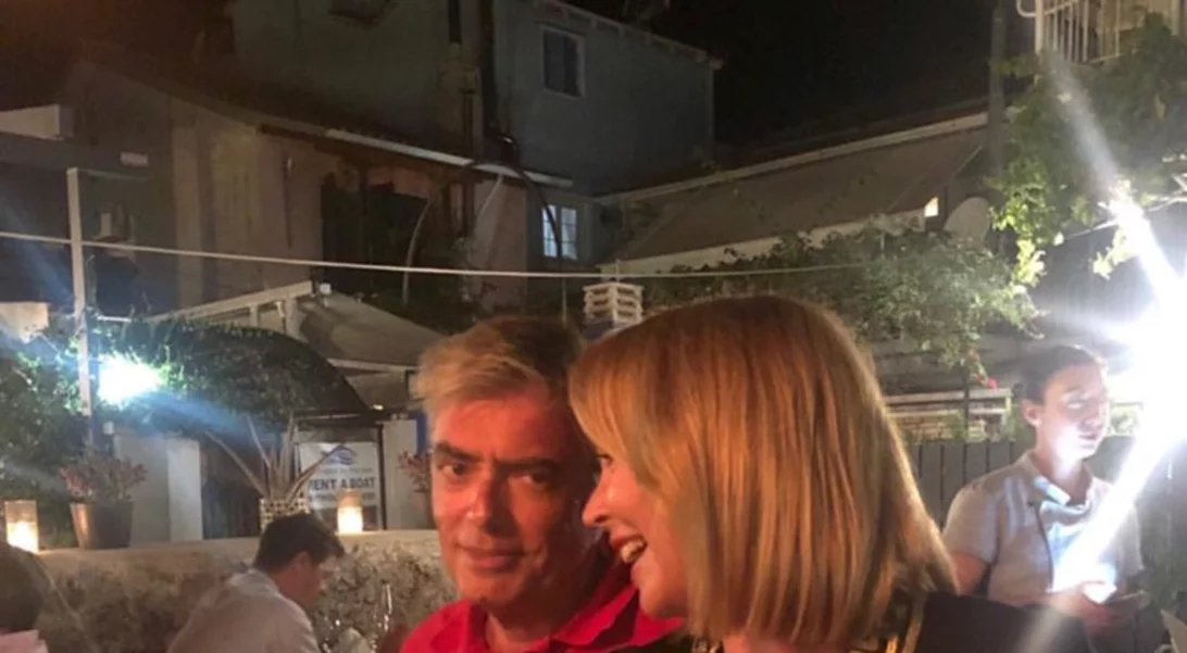 Τατιάνα Στεφανίδου | Ποζάρει με σορτσάκι πάνω σε σκάφος