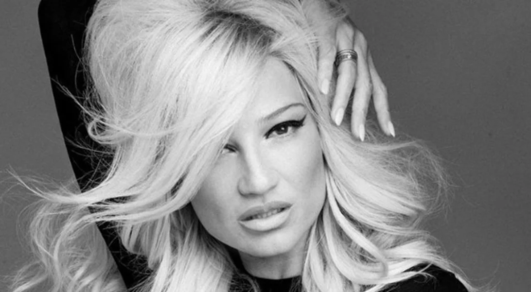 Η Φαίη Σκορδά φόρεσε τη μεγαλύτερη τάση της σεζόν στην πρεμιέρα της