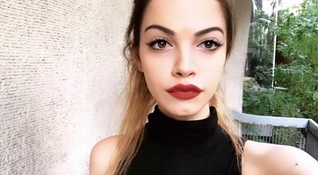 Τζένη Καζάκου | Ποζάρει στην αγκαλιά του παππού της, Κώστα Καζάκου