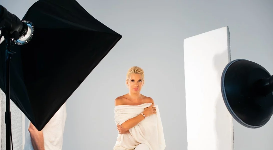 Ελένη Μενεγάκη | Backstage φωτογραφίες από την καμπάνια κατά του καρκίνου του μαστού