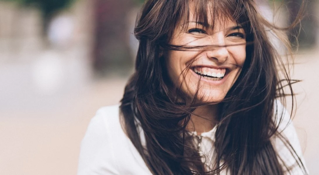 Τα νέα «σιδεράκια» είναι διαφανή και σχεδόν αόρατα και να πώς δημιουργούν το τέλειο χαμόγελο