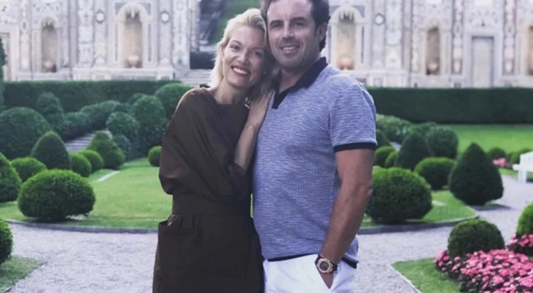 Ηλίας Κρασσάς για Βίκυ Καγιά | «Η τέλεια σύζυγος»