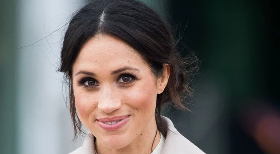 Ένα φόρεμα που είχε φορέσει η Meghan Markle πριν από μήνες, είναι τώρα διαθέσιμο προς πώληση