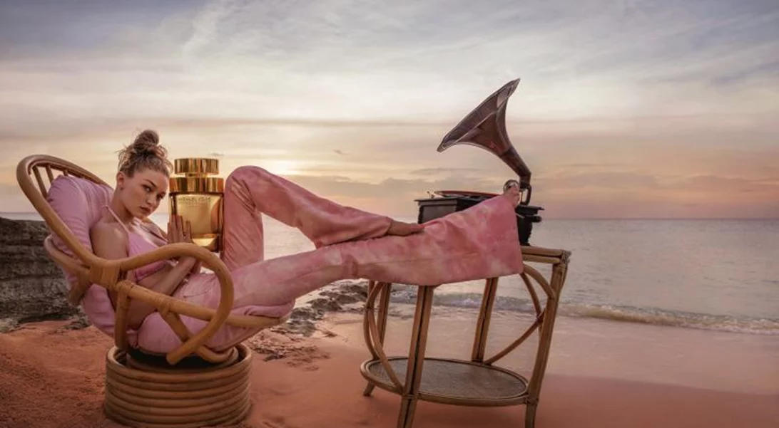 Η Gigi Hadid μάς συστήνει τα αγαπημένα της αρώματα