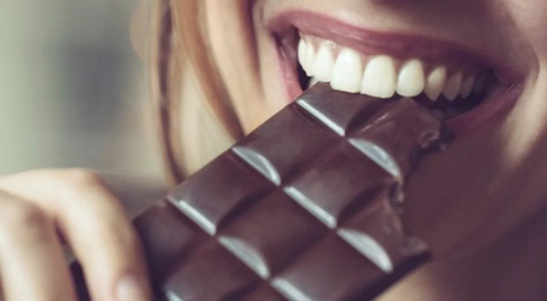 Η πιο αναπάντεχη φυσική θεραπεία για τον βήχα! (Spoiler: είναι η σοκολάτα)