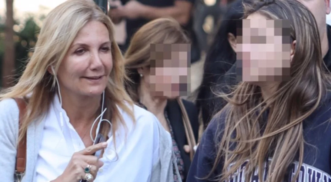Μαρέβα Γκραμπόφσκι – Μητσοτάκη | Βόλτα με την πανύψηλη κόρη της με super casual look