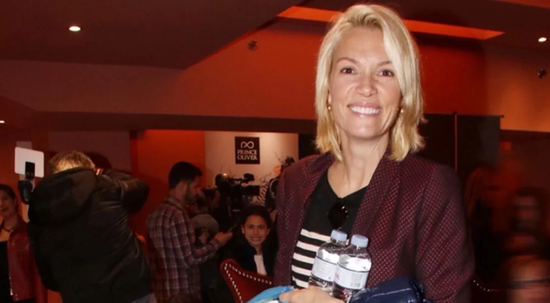 Βίκυ Καγιά | Δες πόσο απλή ήταν σε θεατρική έξοδο με την κόρη της, Μπιάνκα