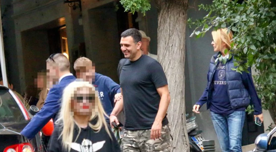 Τζένη Μπαλατσινού | Δες τι φόρεσε στην βόλτα με τον σύζυγό της και τον γιο της