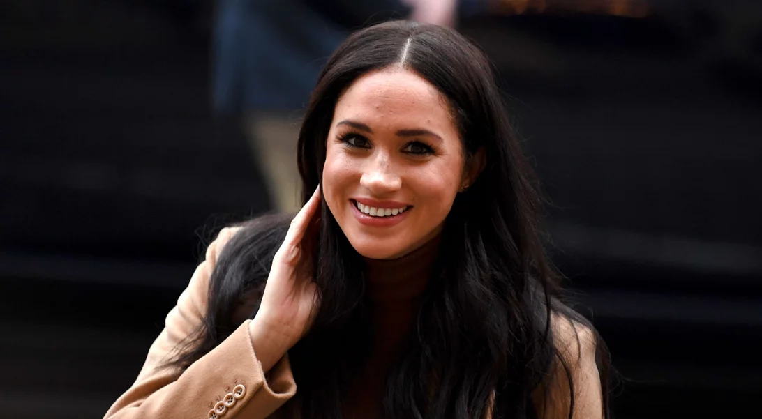 Η επανεμφάνιση έκπληξη της Meghan Markle με μαλλιά σαν της μαμάς της (vid)