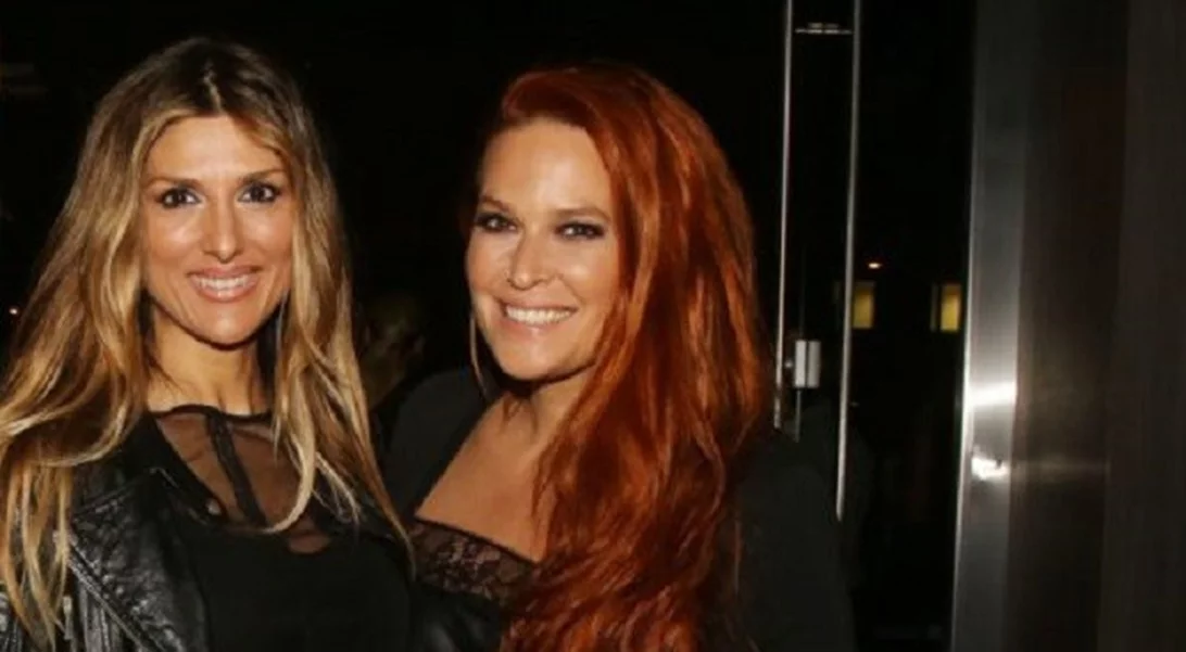 Η Σίσσυ Χρηστίδου σε ρόλο make up artist: Βάφει τη Ρούλα Σταματοπούλου!