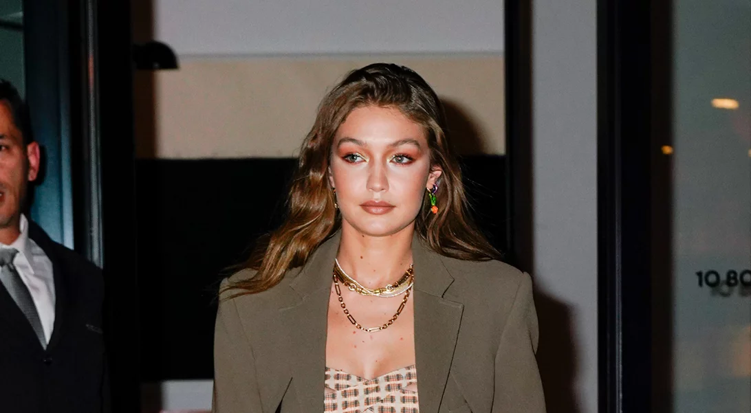 Oι street style εμφανίσεις της Gigi Hadid βασίζονται σε αυτά τα basics