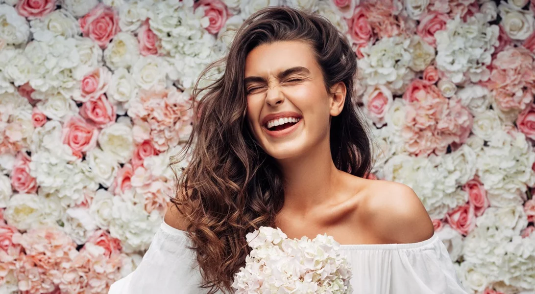 Το ροδόνερο επιστρέφει στην beauty ρουτίνα και μάλιστα είναι αυτό ακριβώς που χρειαζόμαστε