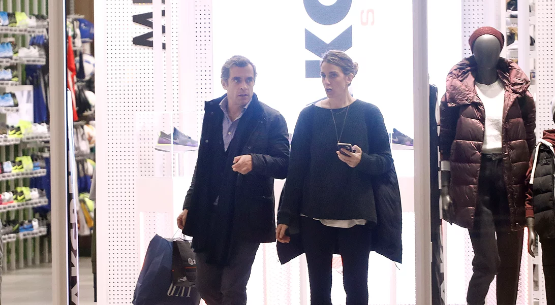 Κωνσταντίνος Μαρκουλάκης-Χρυσή Βαρδινογιάννη | Βόλτα για ψώνια στα βόρεια προάστια