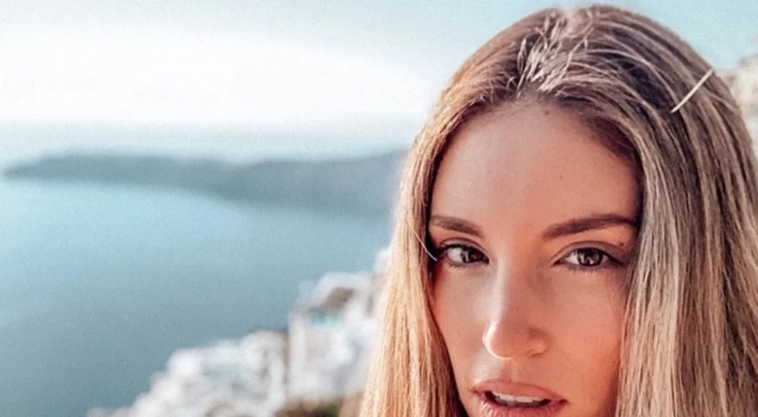 Αθηνά Οικονομάκου | Οι βόλτες με το σκάφος και η απίστευτη σιλουέτα της