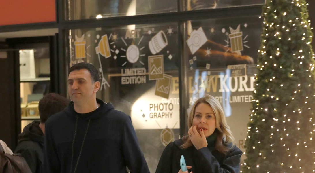 Τζένη Μπαλατσινού | Να τι φόρεσε αυτή τη φορά για να βγει με τον σύζυγό της