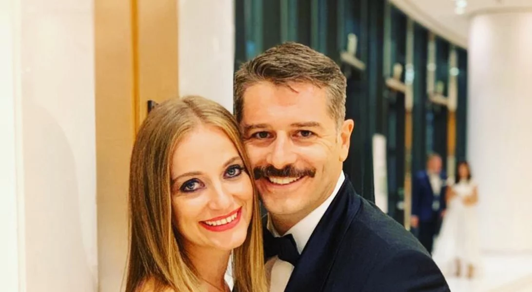 Αλέξανδρος Μπουρδούμης - Λένα Δροσάκη | Η πρόταση γάμου σε νυχτερινό κέντρο την Ημέρα των Ερωτευμένων