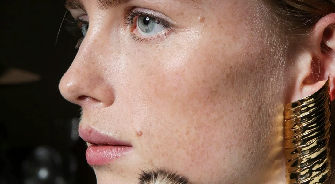 Το πιο καλυπτικό μέικ απ και όσα πρέπει να ξέρεις για μία αψεγάδιαστη επιδερμίδα