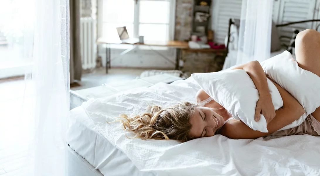 Τι να κάνω το βράδυ για να ξυπνάω το πρωί πιο φρέσκια; 10 χρυσοί beauty κανόνες