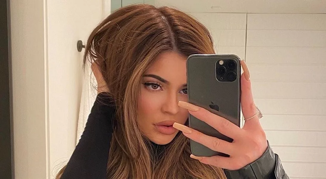 Η Kylie Jenner λανσάρει προϊόντα για τα μαλλιά νωρίτερα απ' ό,τι περιμέναμε
