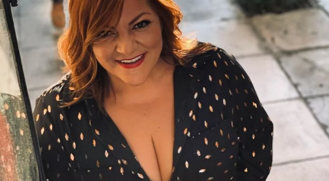 J2US | Γενέθλια για τη Βίκυ Σταυροπούλου επί σκηνής - Η έκπληξη on air