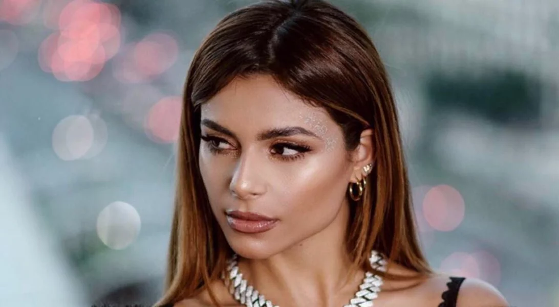 Η Ελευθερία Ελευθερίου «έπαθε» Demy | Έβαψε τα μαλλιά της στο αμφιλεγόμενο 90s trend