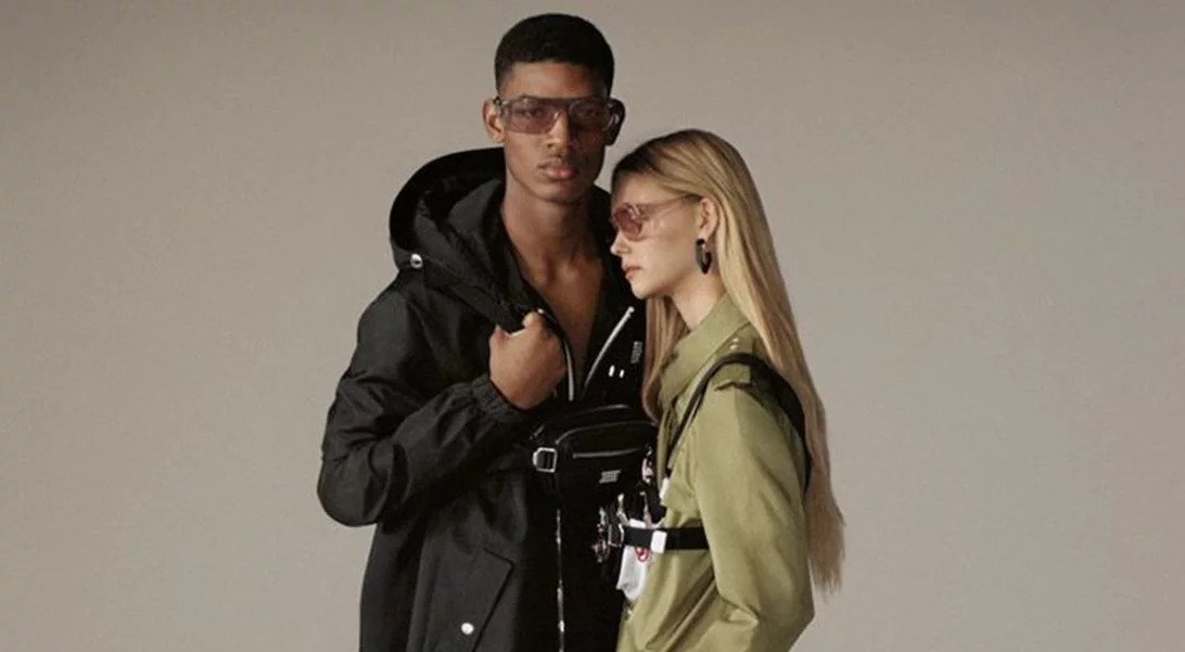 Ο οίκος Burberry λανσάρει μια νέα συλλογή από ανακυκλωμένα υλικά