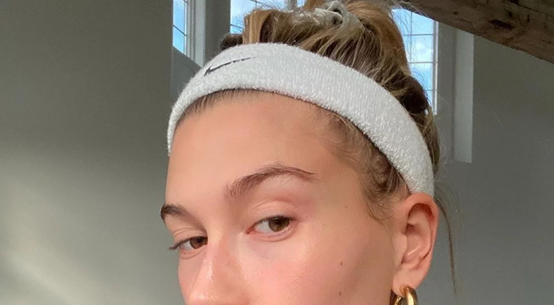 Hailey Bieber | Ο λόγος που απειλεί πως θα μηνύσει έναν πλαστικό χειρουργό