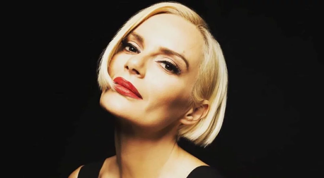 Έλενα Χριστοπούλου | Καστανή για πρώτη φορά