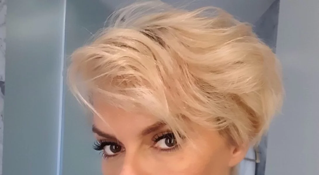 Για βαφή η Έλενα Χριστοπούλου | Η φωτογραφία από το κομμωτήριο