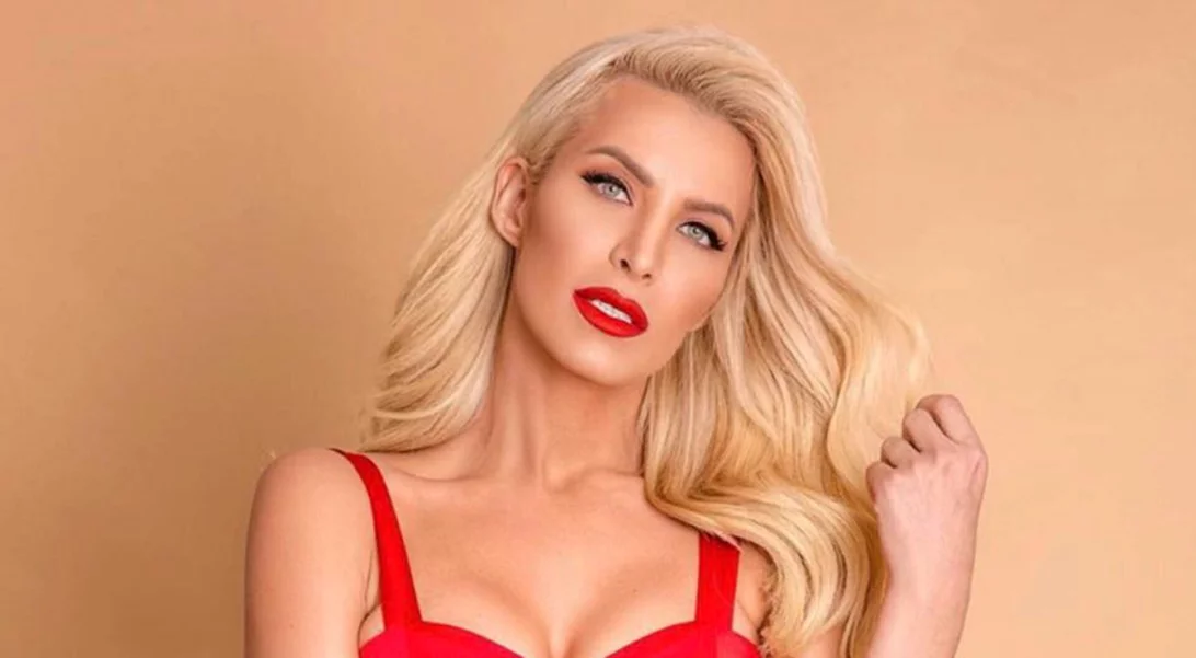 H Κατερίνα Καινούργιου φόρεσε 5 ζευγάρια μπότες που είναι τάση