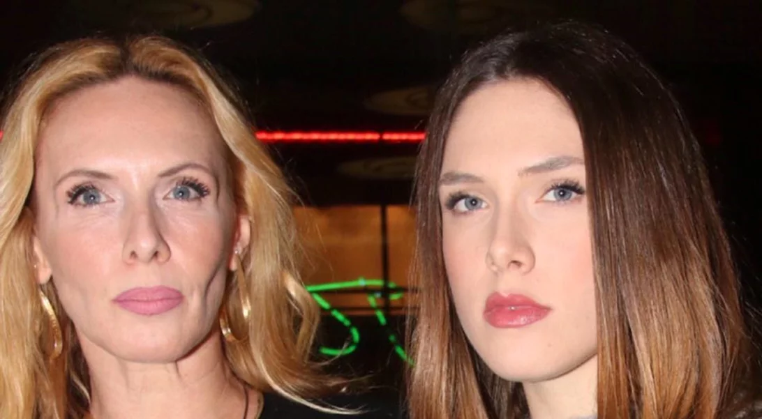 Εβελίνα Παπούλια | «Την πρώτη νύχτα γάμου κοιμηθήκαμε χωριστά με τον άντρα μου»