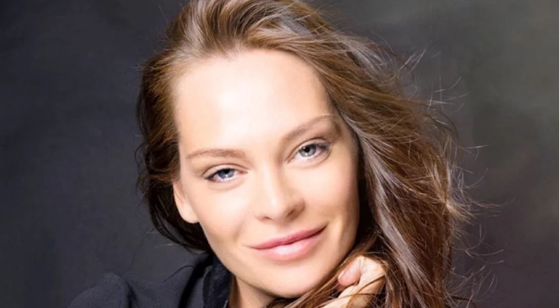 Επιστροφή στις ρίζες της | Η Υβόννη Μπόσνιακ γίνεται ξανθιά