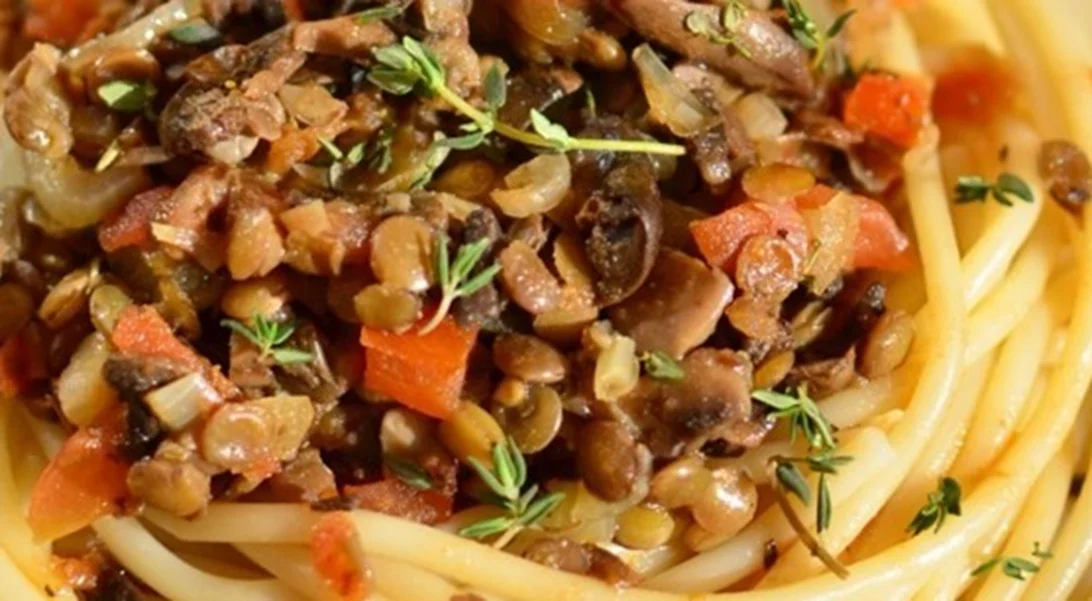 Μπολονέζ με φακές | Η συνταγή για μία διαφορετική μακαρονάδα για όσους δεν τρώνε κρέας