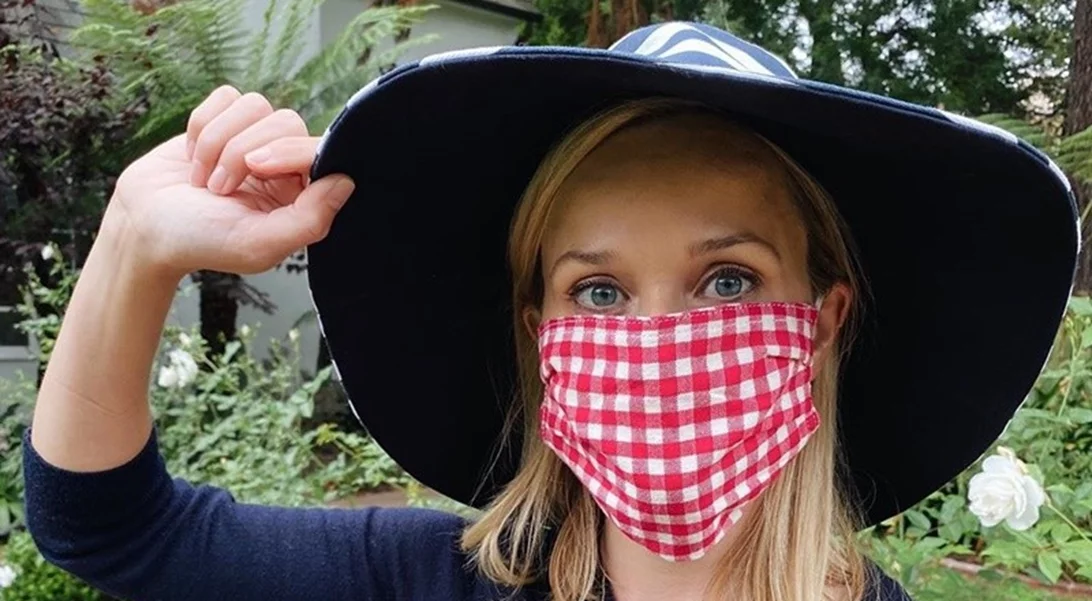 Οι celebrities αποδέχονται την πρόκληση του "Wear a Damn Mask"